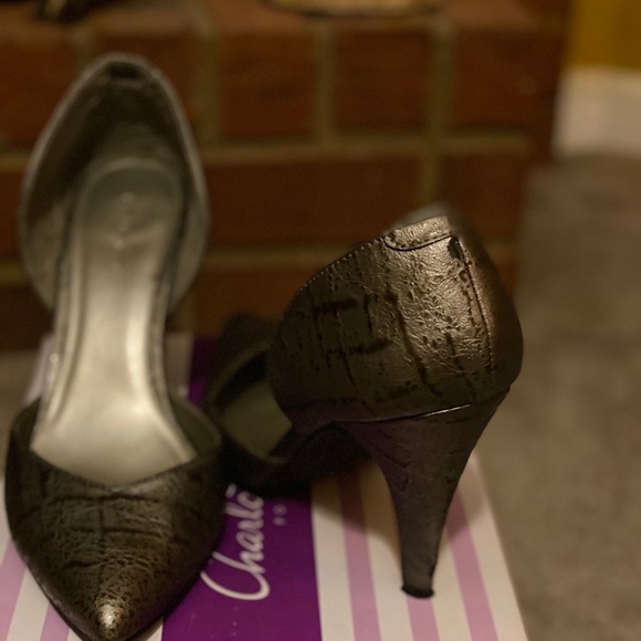 Cute Gray heels/pumps - Picture 2 of 4